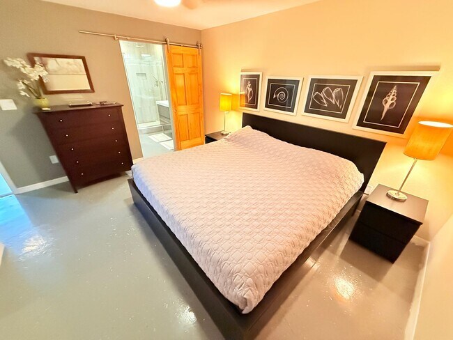 Building Photo - Huge Loft-Style 1 bed 1.5 Bath for Rent in...