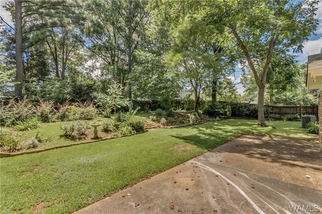 Building Photo - 401 Riverdale Dr