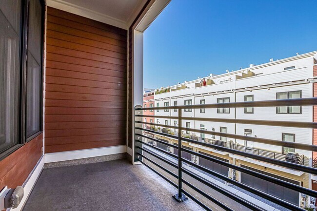 Building Photo - Updated 3br/2.5ba Condo Townhome Alexandria Walk to Metro