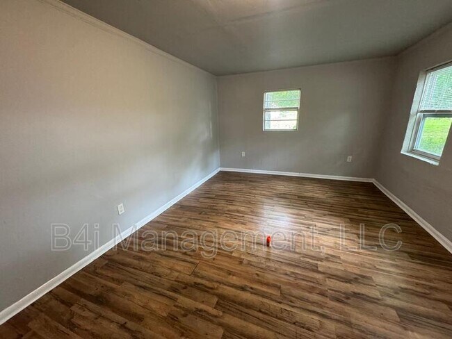 Building Photo - 311 Walker Ave