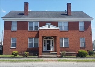 Building Photo - 406 N Walnut St