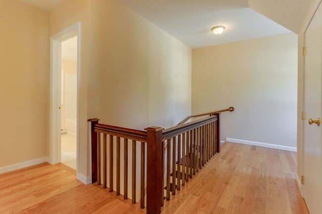 Building Photo - 51 Warner St