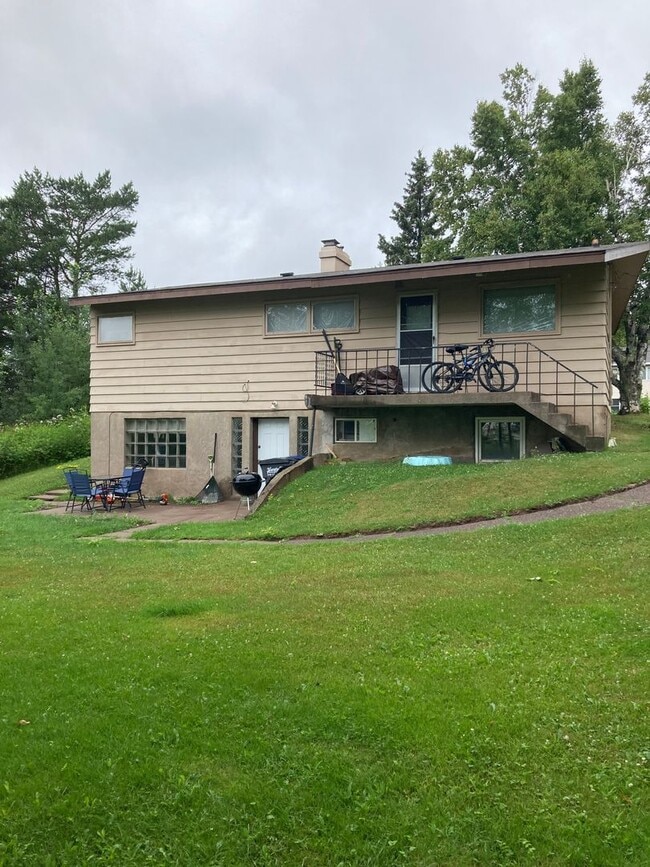 Building Photo - 1618 Maple Grove Rd