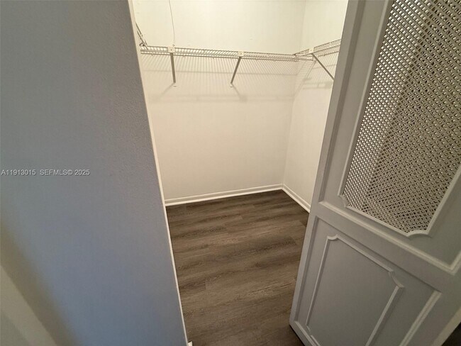 Building Photo - 17011 N Bay Rd