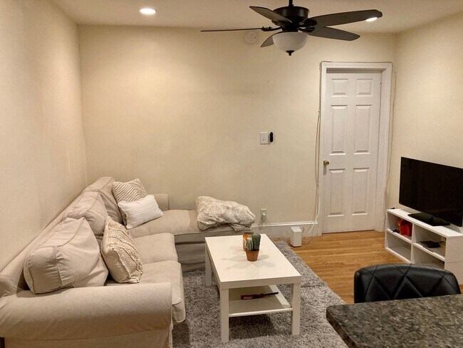 Building Photo - 56 Egmont St