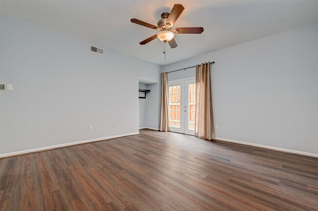 Building Photo - 2555 Bering Dr