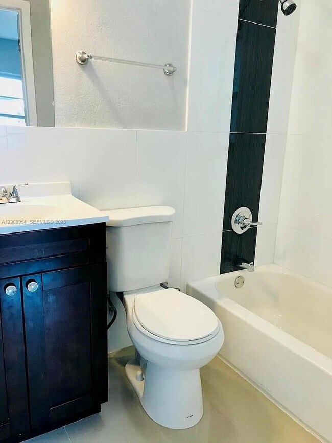 Building Photo - 535 NE 68th St