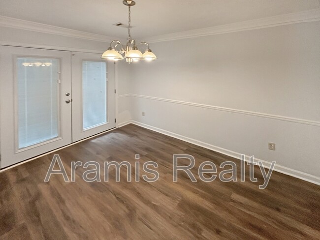 Building Photo - 3015 Spruce Cir