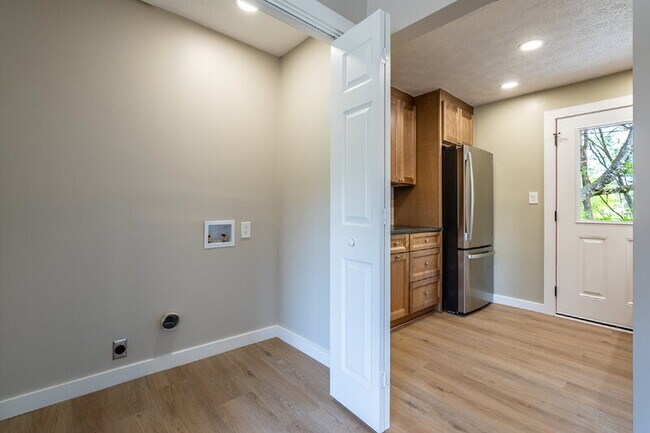 Building Photo - 60 W Main St