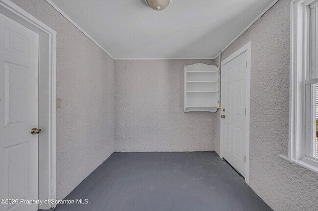 Building Photo - 958 Ridge Ave