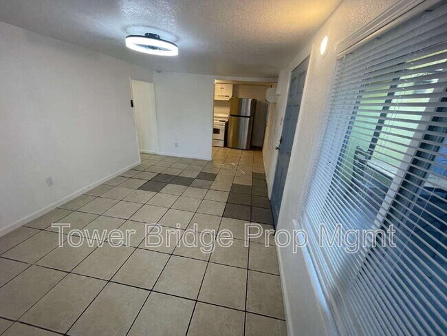 Building Photo - 474 Harding Ave