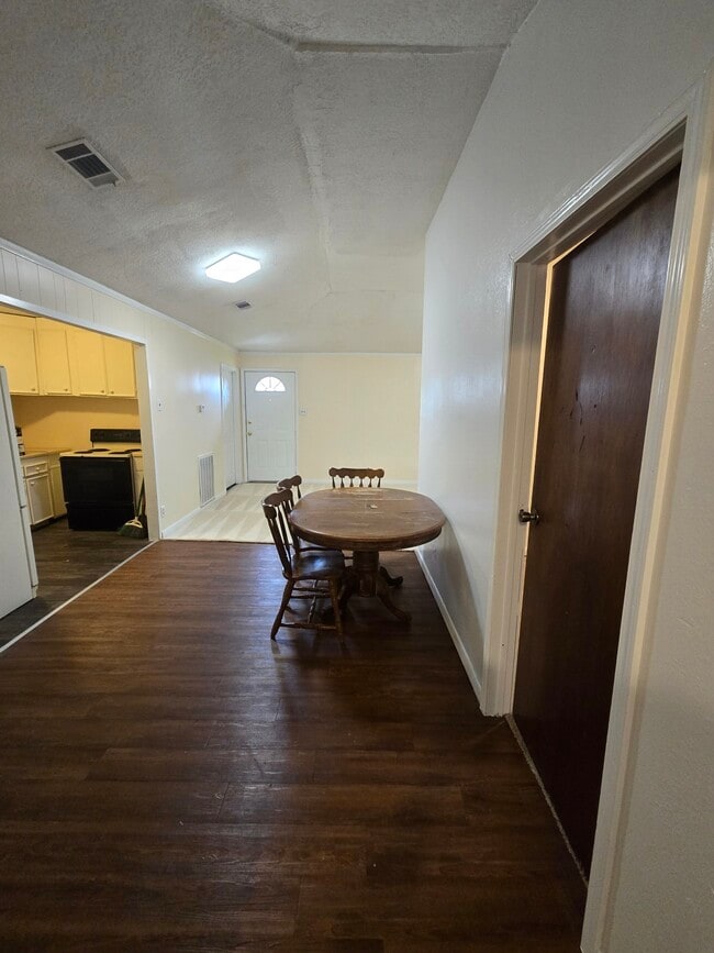 Building Photo - 619 Morrell St