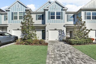 Building Photo - 3 bedroom/ 2.5 bath townhome in Beachwalk!