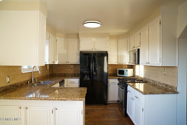 Building Photo - 669 Benson Way