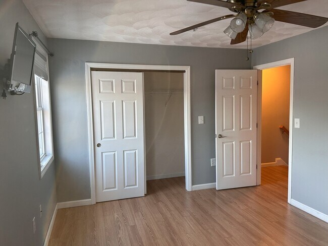 Building Photo - 933 Varnum Ave