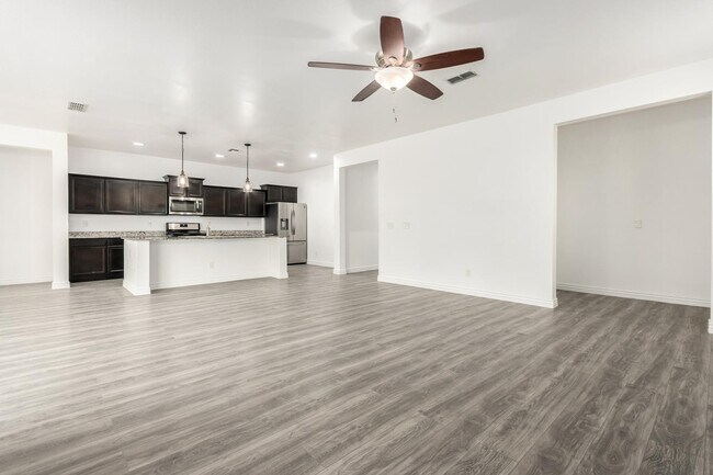 Building Photo - 1035 Carlsbad Dr