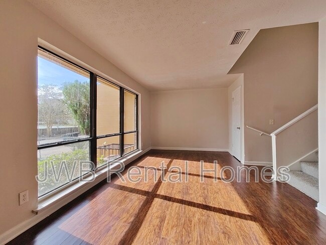 Building Photo - 226 Spruce St