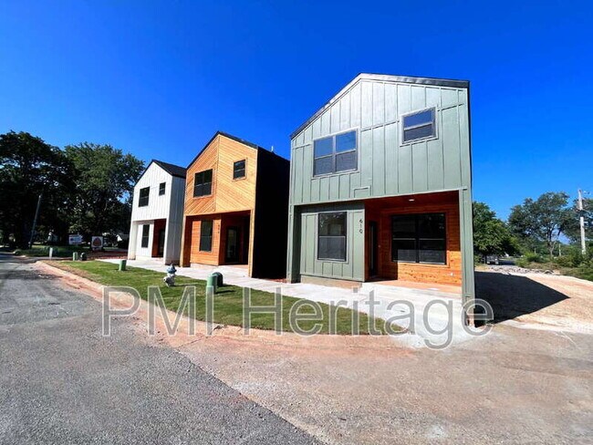 Building Photo - 602 N 6th St