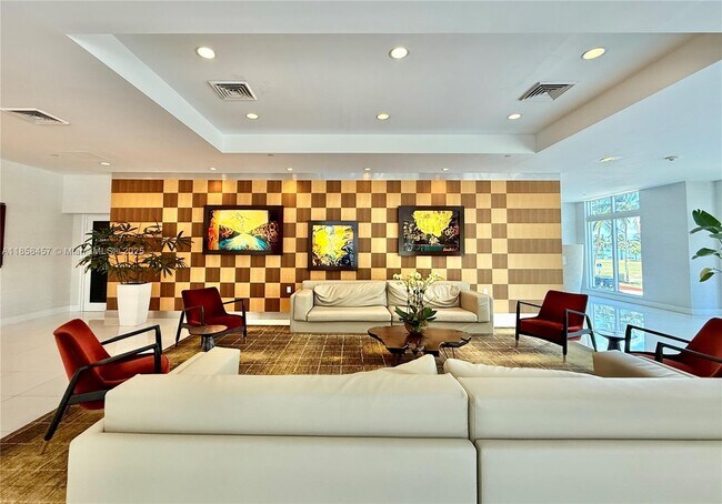 Building Photo - 1800 N Bayshore Dr