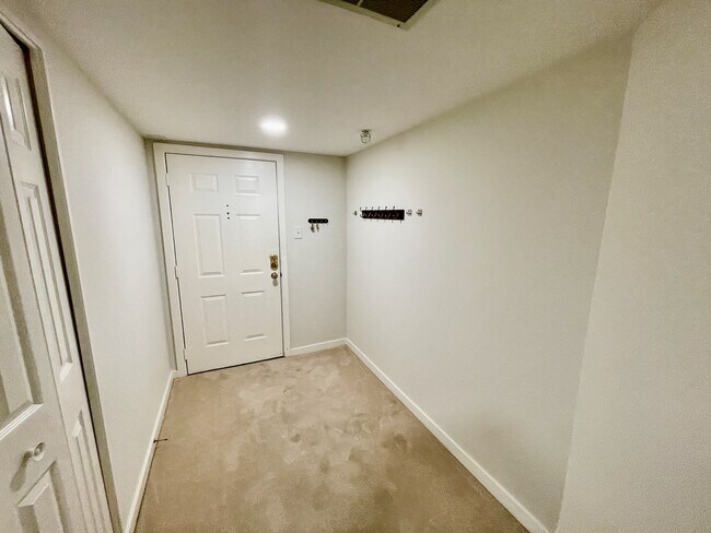 Entrance Hall - 104 Woodside Rd