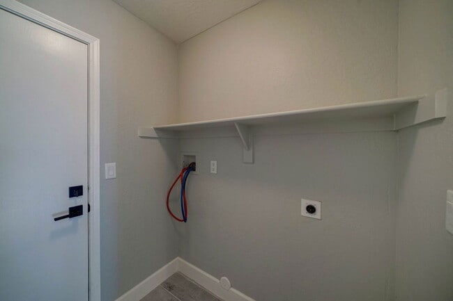 Building Photo - 8940 E Palm Ridge Dr