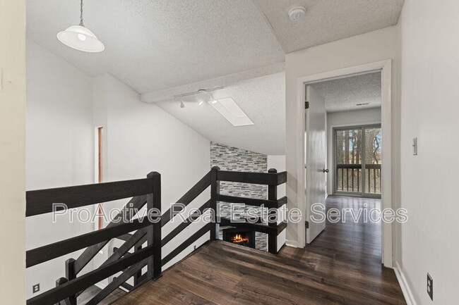 Building Photo - 5761 Luck Ln