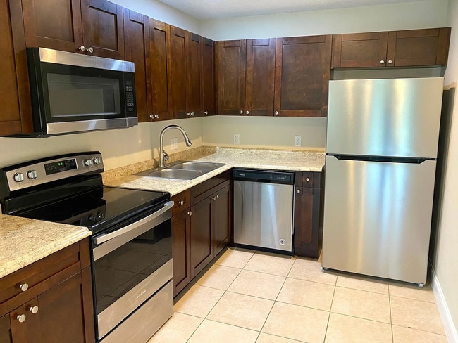 Building Photo - 482 Martigues Dr