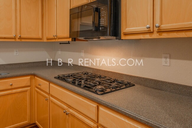 Building Photo - MANTECA RENTAL 4 BEDROOM OUTDOOR PIZZA OVEN in beautiful rear yard