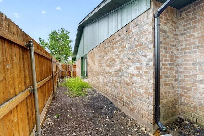 Building Photo - Renovated in Allen Ready to Be Your Home