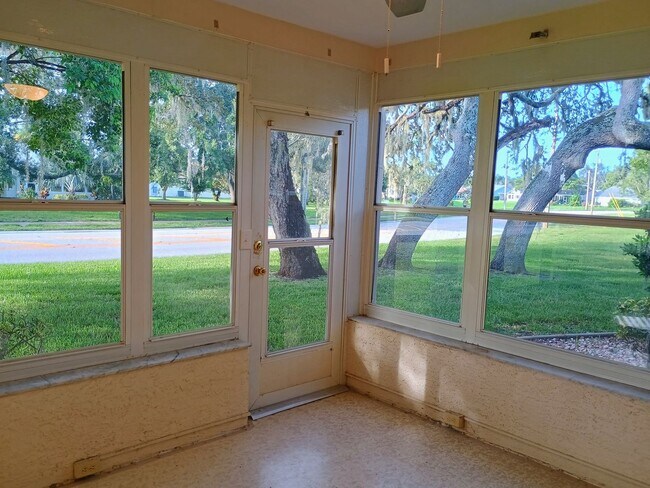Building Photo - 2 bedroom 2 bathroom Large House for rent ...