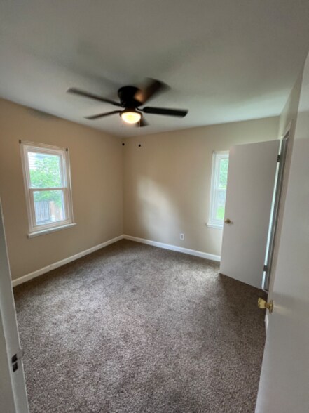 Building Photo - 4023 Valley View Dr
