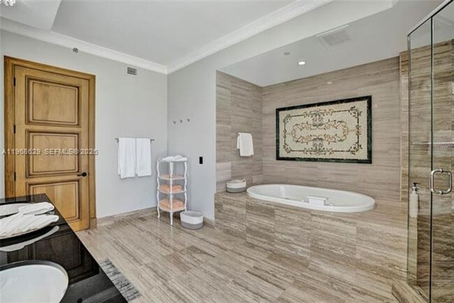 Building Photo - 15901 Collins Ave