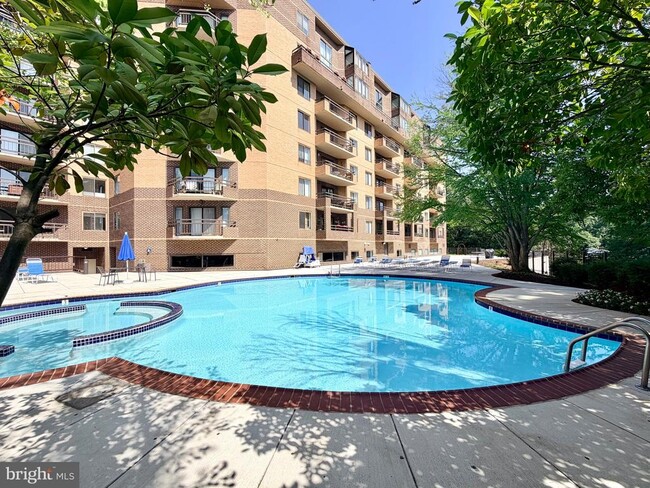 Building Photo - 2111 Wisconsin Ave NW