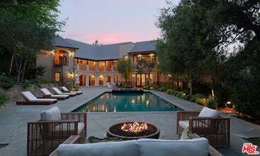 Building Photo - 3911 Oeste Ave