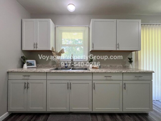 Building Photo - 18 Carma Dr
