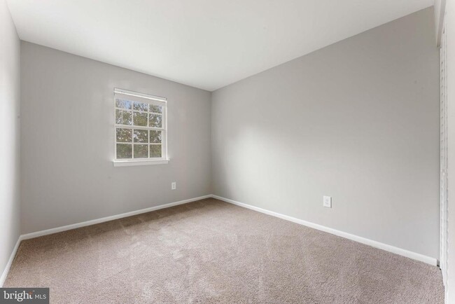 Building Photo - 143 Thomas Dr