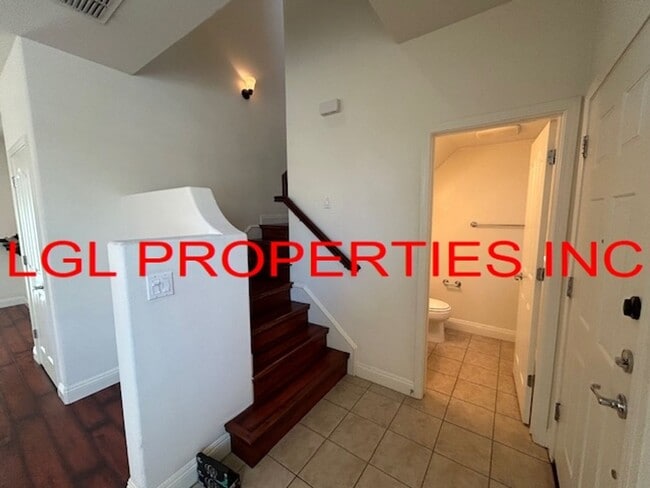 Building Photo - 2826 Maybrook Dr