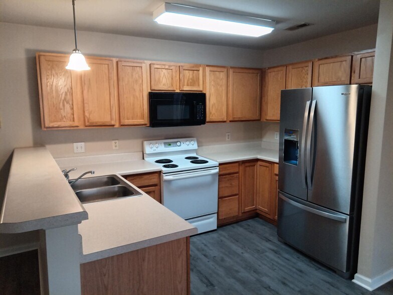Building Photo - 2900 Trailwood Pines Ln