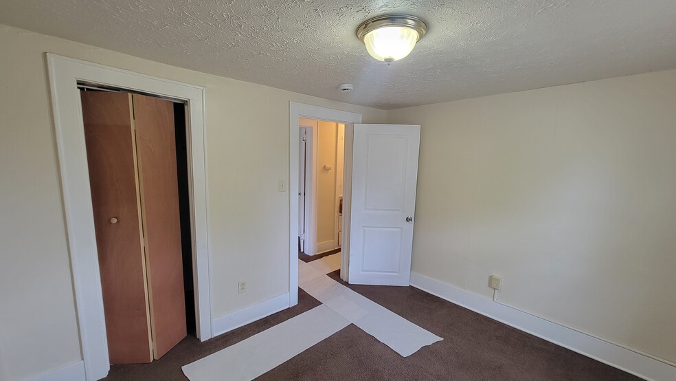 Building Photo - 1573 East Ave