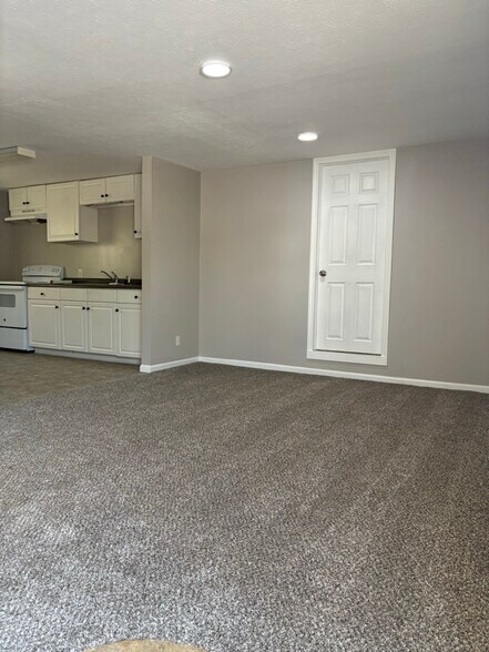 Building Photo - 818 Highland Ave