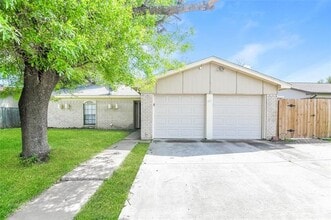 Building Photo - 617 Park Center Blvd