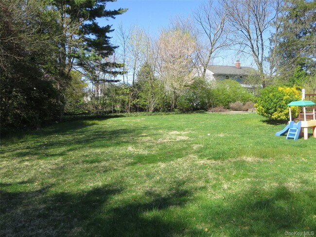 Building Photo - 327 Town Line Rd