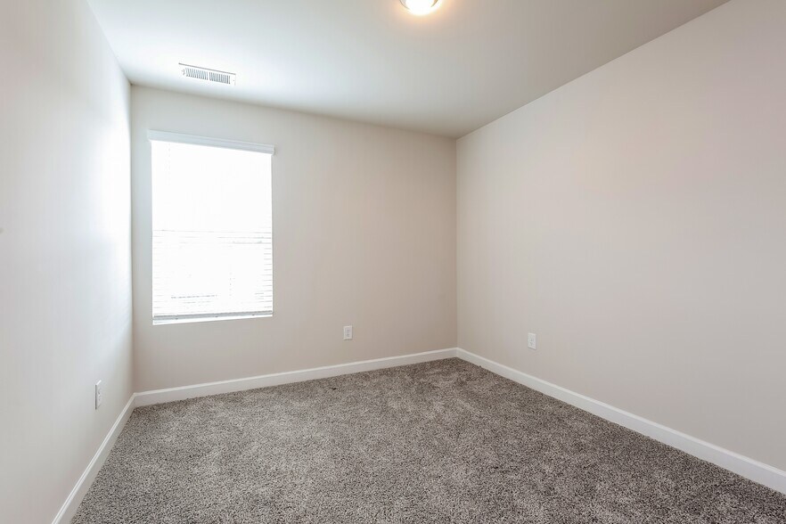 Building Photo - 226 Telford Dr