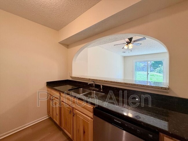Building Photo - 7 Dawnwood Cir