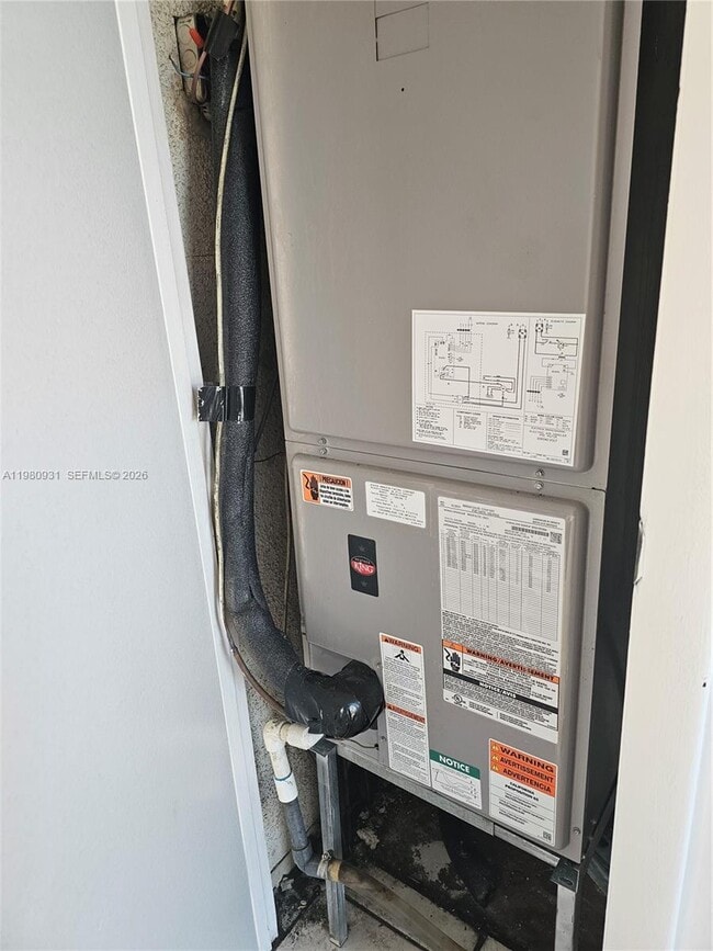 Building Photo - 20500 W Country Club Dr