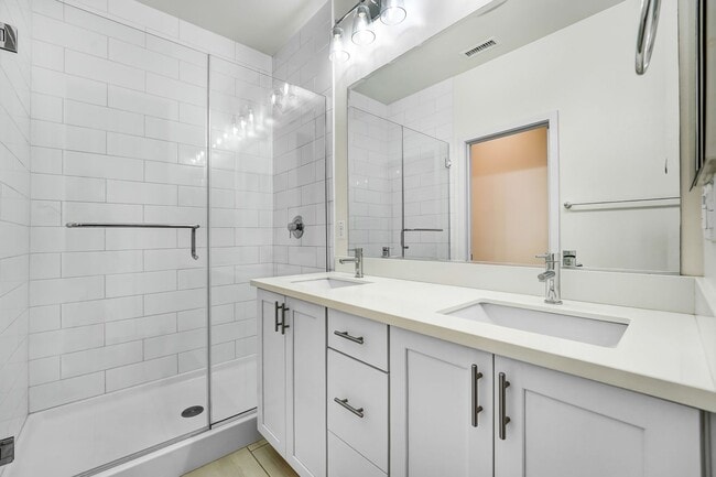 Building Photo - Sophisticated Modern Townhouse in the Hear...