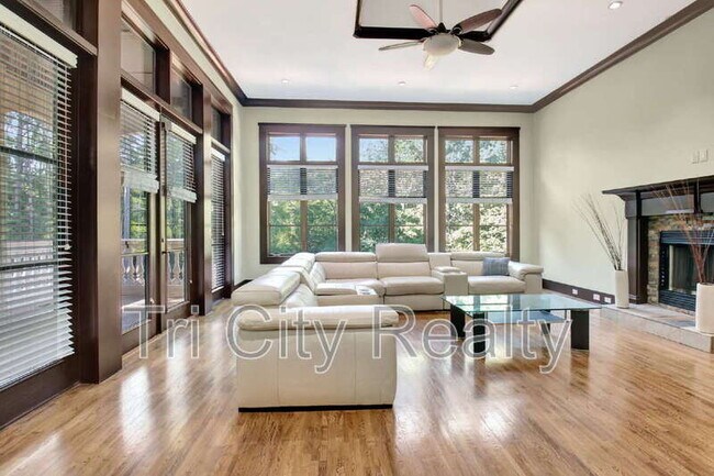 Building Photo - 250 Moss Creek Walk