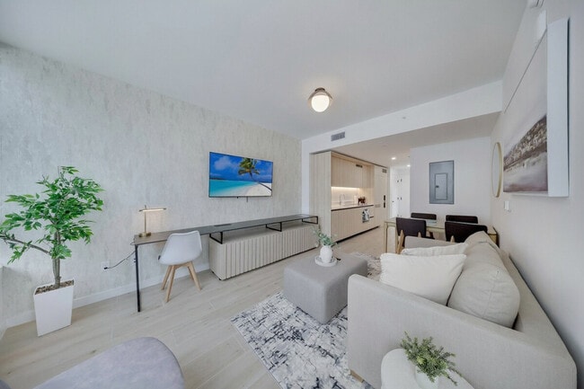 Building Photo - 225 N Miami Ave