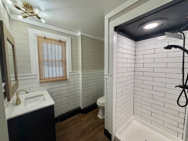 Building Photo - Gorgeous Newly Renovated 4 BR, 2 BA on .71 acres