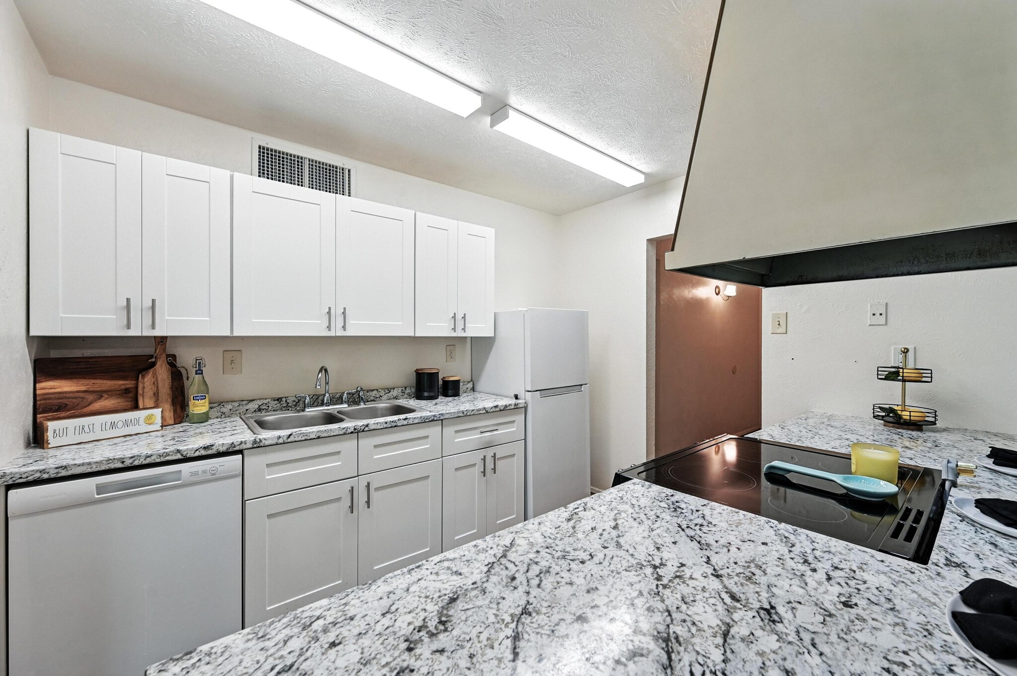 Building Photo - 7101 Christie Ln